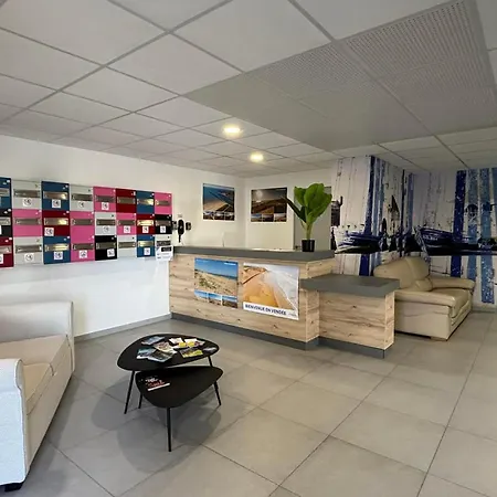 Avec Balcon, 1 Chambre, Piscine, Jacuzzi, Parking Prive, Acces Direct Et Commerces - Fr-1-194-221