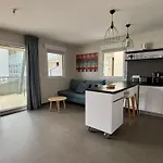 Avec Balcon, 1 Chambre, Piscine, Jacuzzi, Parking Privé, Accès Direct Et Commerces - Fr-1-194-221 *