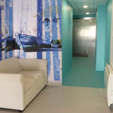 Avec Balcon, 1 Chambre, Piscine, Jacuzzi, Parking Prive, Acces Direct Et Commerces - Fr-1-194-221