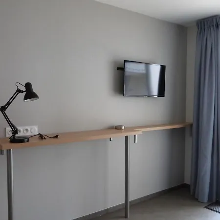 Avec Balcon, 1 Chambre, Piscine, Jacuzzi, Parking Prive, Acces Direct Et Commerces - Fr-1-194-221 *