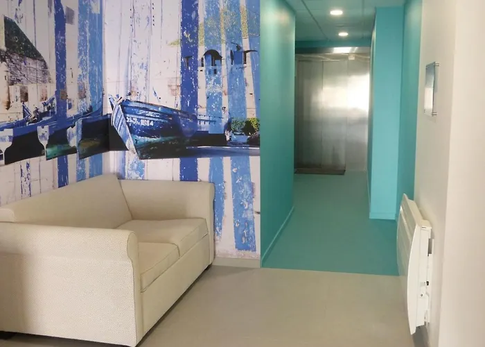 Avec Balcon, 1 Chambre, Piscine, Jacuzzi, Parking Privé, Accès Direct Et Commerces - Fr-1-194-221